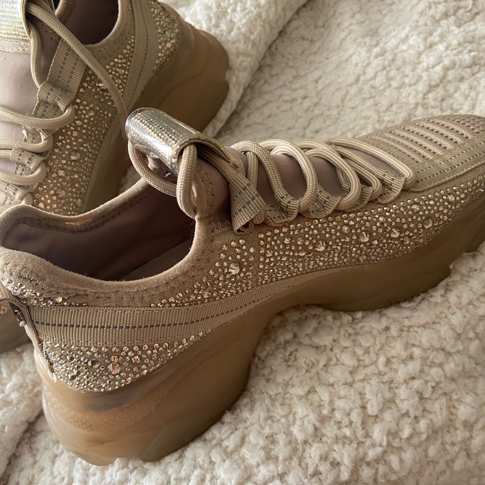 Steve Madden Nude shoes size 8